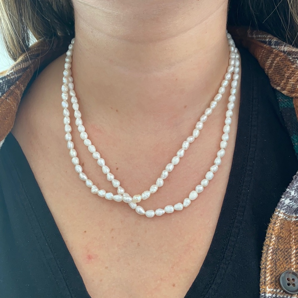 Pearl necklace and bracelet set